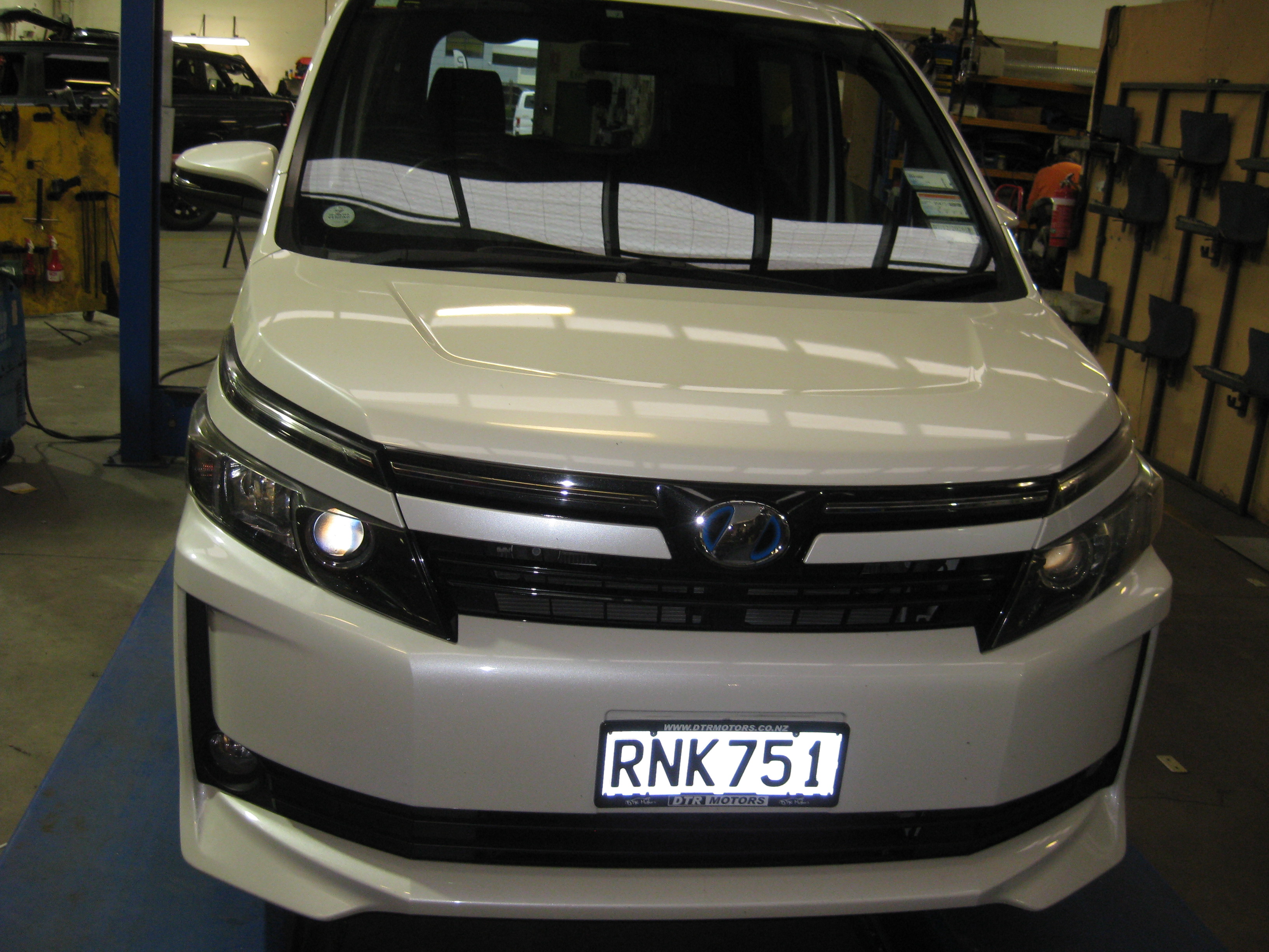TOYOTA VOXY STATIONWAGON 2014-CURRENT